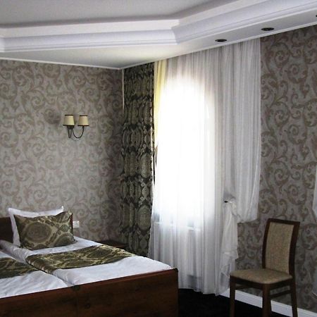 Kera Hotel Nesterenki ภายนอก รูปภาพ
