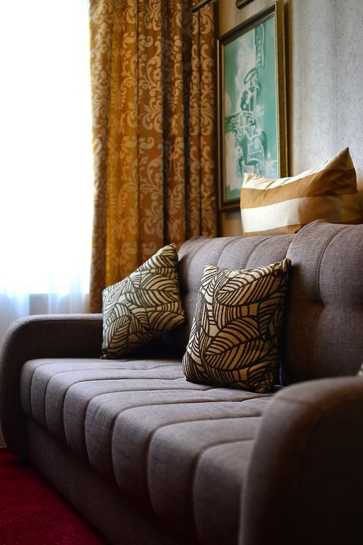 Kera Hotel Nesterenki ภายนอก รูปภาพ