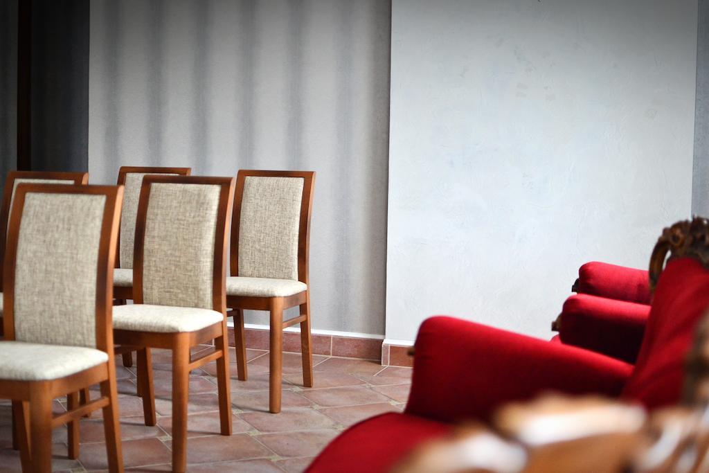 Kera Hotel Nesterenki ภายนอก รูปภาพ