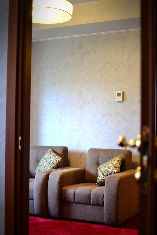 Kera Hotel Nesterenki ห้อง รูปภาพ