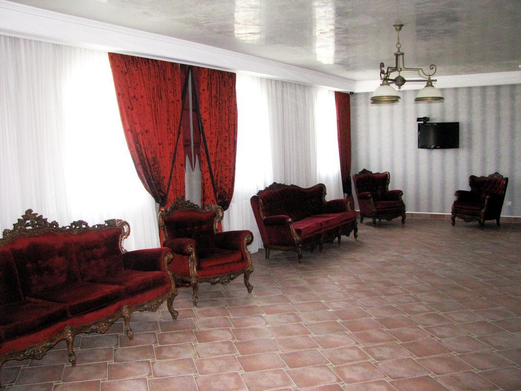 Kera Hotel Nesterenki ภายนอก รูปภาพ
