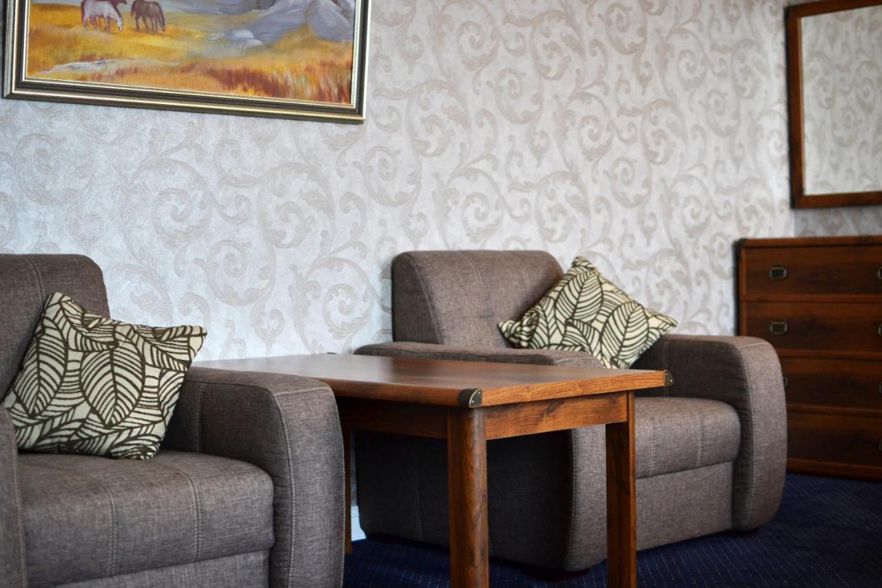 Kera Hotel Nesterenki ภายนอก รูปภาพ