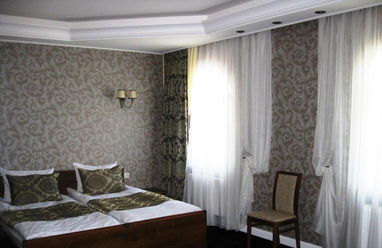 Kera Hotel Nesterenki ภายนอก รูปภาพ